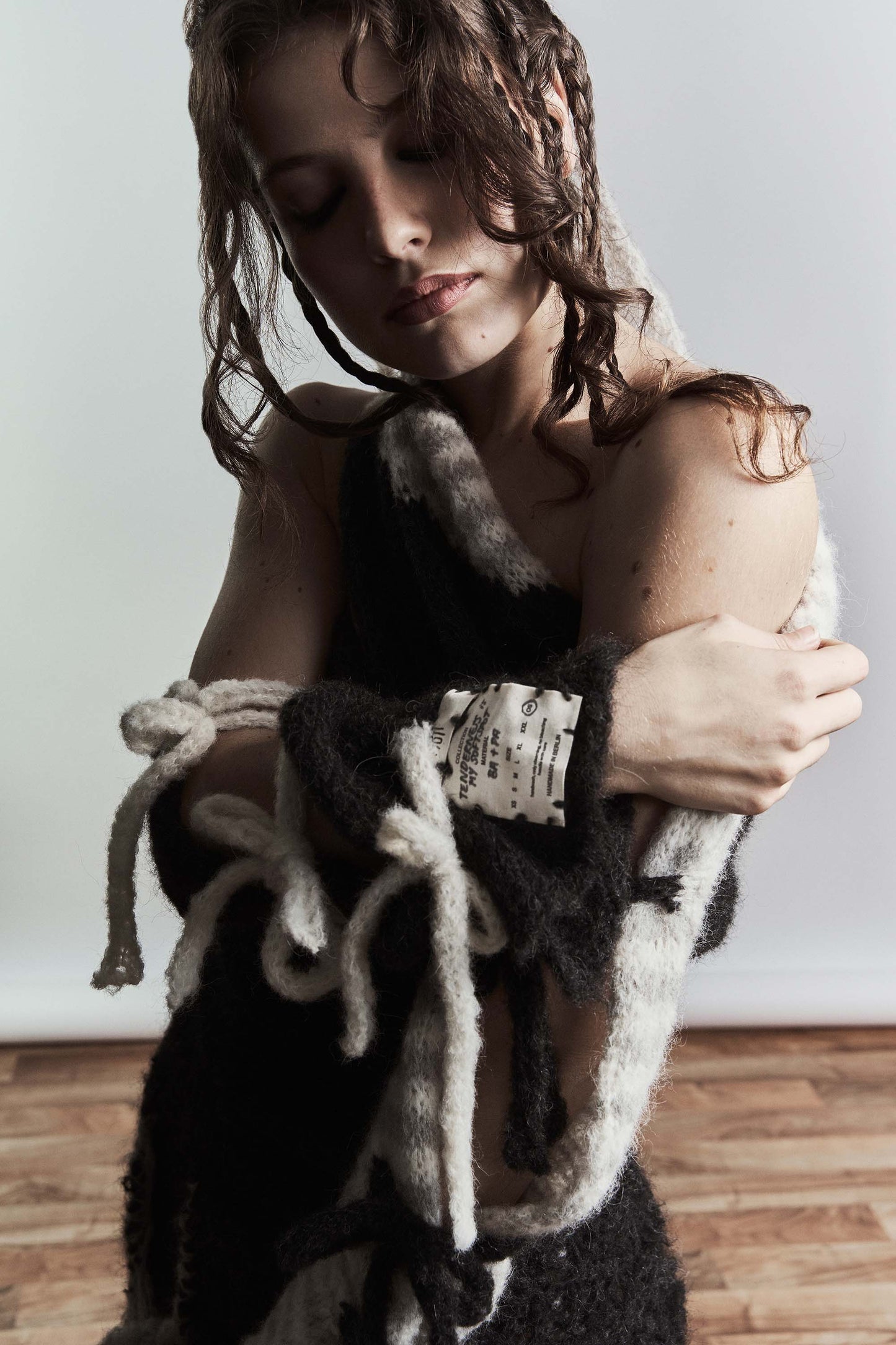 LONGING SCARF